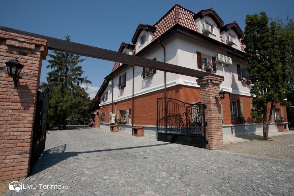 Hotel Piazzetta Bacău Exterior foto